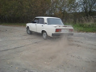 a little bit about drifting on a vaz 2107ahah)))