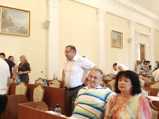 oleg lyashko and tumanova valentina mikhailovna oppose the sale of an evening school in the city of yalta